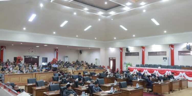 Ketua DPRD Tanjab Barat Tekankan Komitmen Kolaborasi dalam Paripurna Terkait LKPJ 2024