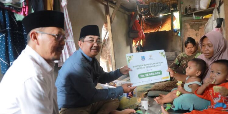 Bupati Tanjab Barat Hadirkan Rumah Layak untuk Janda Lima Anak Lewat Sentuhan Kemanusiaan