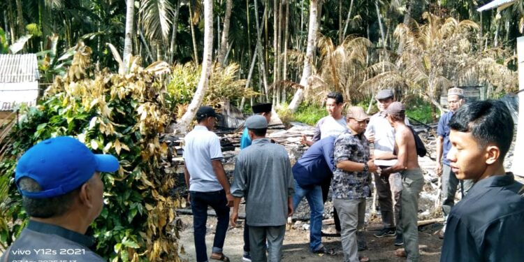 Wakil Rakyat Turut Prihatin, Albert Chaniago Dampingi Korban Kebakaran di Kuala Betara