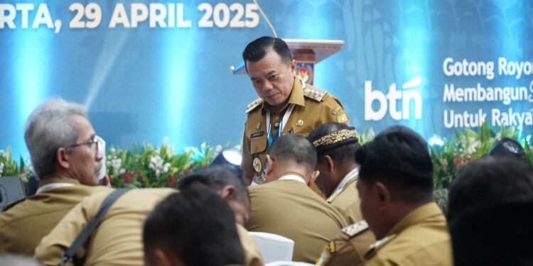Hadiri Rakortek Perumahan Pedesaan, Gubernur Al Haris Tegaskan Komitmen Dukung Program Tiga Juta Rumah