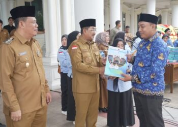 Langkah Awal ASN Baru, Bupati Anwar Sadat Serahkan SK dan Tegaskan Komitmen Pelayanan