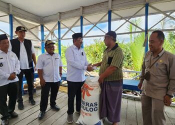 Respons Cepat! Bupati Anwar Sadat Tinjau dan Bantu Warga Terdampak Longsor
