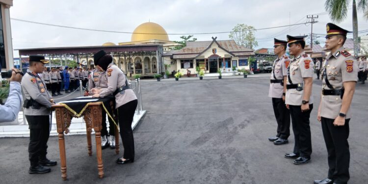 Mutasi Jabatan di Polres Tanjab Barat, Kapolres Minta Sinergi dan Pendekatan Humanis