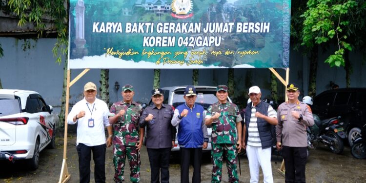 Wagub Sani Optimis Program Karya Bakti Gerakan Jum’at Bersih Tingkatkan Kepedulian Masyarakat