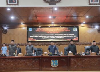 Pemkab Tanjab Barat Ajukan Ranperda Pertanggungjawaban APBD 2024, Bupati Paparkan dalam Sidang DPRD
