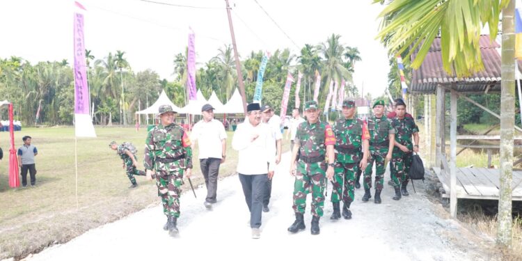 Sinergi Membangun Negeri: TMMD ke-124 Dapat Apresiasi dari Bupati Tanjab Barat