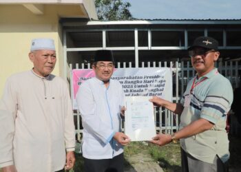 Bupati Anwar Sadat Wakili Presiden Serahkan Sapi Kurban ke Masjid Agung Kuala Tungkal