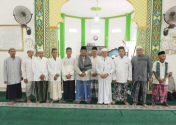 Safari Jumat, Bupati Tanjab Barat Salurkan Bantuan dan Program Budidaya Ikan untuk Warga Pembengis