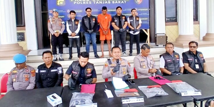 Kasus Pembunuhan Gegerkan Kampung Nelayan, Polres Tanjab Barat Ungkap Motif dan Amankan Barang Bukti