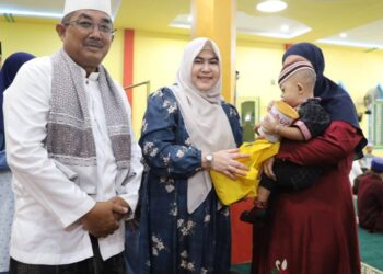 Bupati dan Ibu TP-PKK Hadir di Tengah Jamaah Subuh, Salurkan Bantuan hingga Paket Stunting