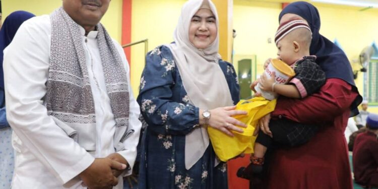 Bupati dan Ibu TP-PKK Hadir di Tengah Jamaah Subuh, Salurkan Bantuan hingga Paket Stunting