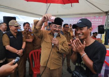 Meriahkan HUT RI ke-80, Bupati Tanjab Barat Dukung Permainan Tradisional Gasing