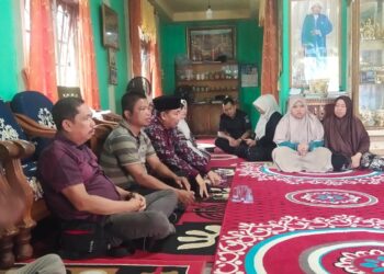Hamdani Pimpin DPRD Tanjab Barat Takziah ke Rumah Duka Almarhum Ansari