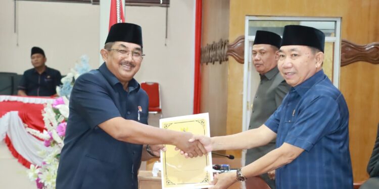 Paripurna DPRD Tanjab Barat Bahas Perubahan APBD 2025, Bupati: Demi Pembangunan dan Pelayanan Optimal
