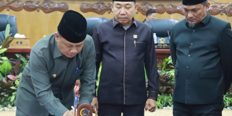 Langkah Strategis, DPRD Tanjab Barat dan Pemkab Teken Kesepakatan Perubahan KUA-PPAS 2025