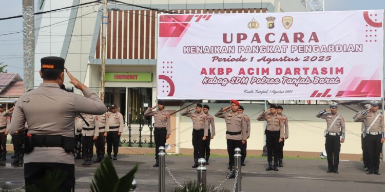 Kado Pengabdian Jelang Pensiun, Kompol Acim Dartasim Naik Pangkat Jadi AKBP