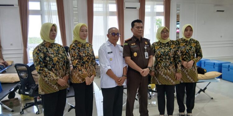 Kejari Tanjab Barat Rayakan HUT ke-80 dengan Donor Darah dan Cek Kesehatan Gratis