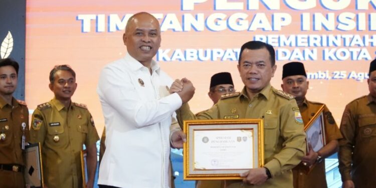 Gubernur Al Haris Terima Penghargaan Jambi Jadi Provinsi ke-6 Lengkapi Tim Tanggap Insiden Siber, Tegaskan Perkuat Ketahanan Digital Daerah