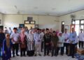 Bupati Tanjab Barat Didampingi Hj. Fadhilah Sadat Serahkan Bantuan Sembako dan Sandang di Bram Itam