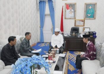 Dukung Tata Kelola Zakat, Bupati Tanjab Barat Raih Penghargaan Baznas Awards 2025