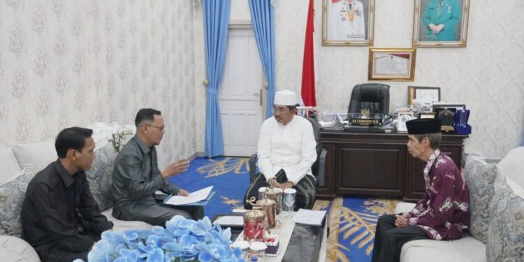 Dukung Tata Kelola Zakat, Bupati Tanjab Barat Raih Penghargaan Baznas Awards 2025
