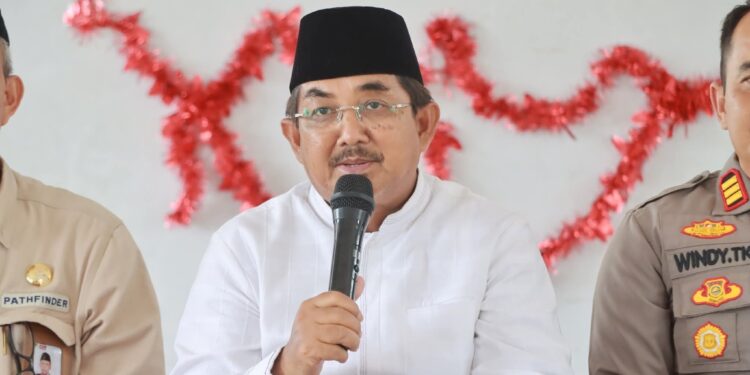 Ringankan Beban Warga, Bupati Tanjab Barat Bagikan Paket Sembako di Merlung, Tungkal Ulu, dan Muara Papalik