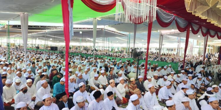 Ketua DPRD Tanjab Barat Hadiri Haul Akbar Syekh Abdul Qadir Al-Jailani di Ponpes Al-Baqiyatush Shalihat Kuala Tungkal