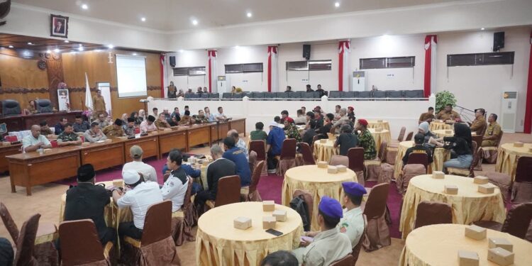 Rapat Dengar Pendapat DPRD Tanjab Barat Bersama Ormas, LSM, dan Organisasi Kepemudaan Berjalan Lancar dan Kondusif