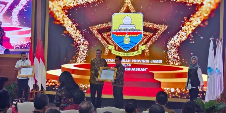 Gubernur Al Haris Raih Penghargaan Akreditasi Kearsipan Tingkat Nasional, Dengan Kategori “Sangat Memuaskan”