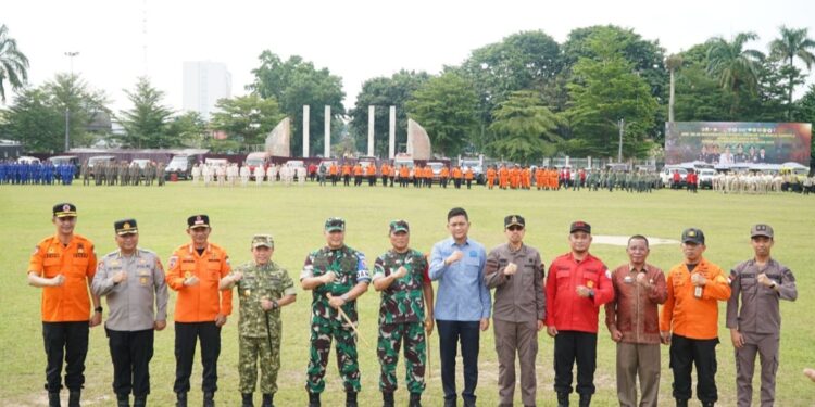 Gubernur Al Haris Dampingi Pangdam XX/TIB Pimpin Apel Kesiapsiagaan Penanggulangan Karhutla di Jambi