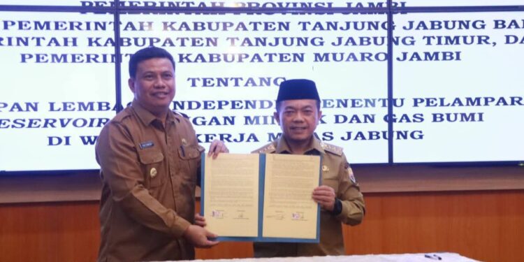 Wabup Tanjab Barat Tanda Tangani Komitmen Bersama Percepatan Penetapan Lembaga Independen Migas di WK Jabung dan Lemang