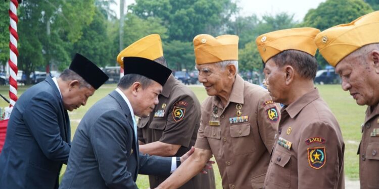 Refleksi Hari Pahlawan: Gubernur Al Haris Tekankan Pendidikan dan Persatuan Bangsa