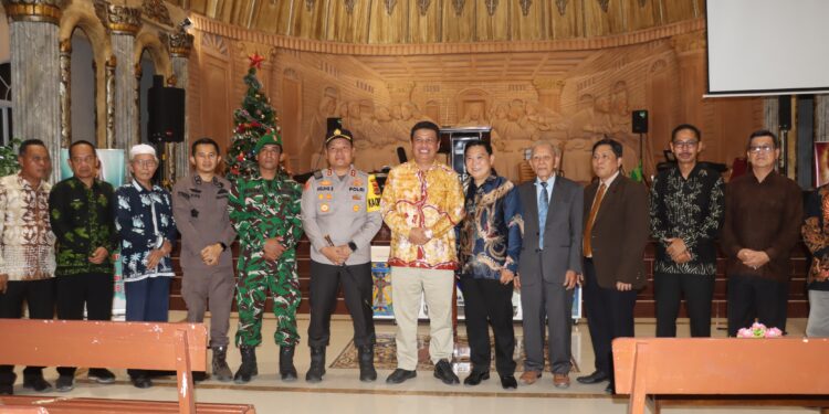 Pastikan Keamanan Malam Natal, Kapolres Tanjab Barat Bersama Forkopimda Pantau Gereja
