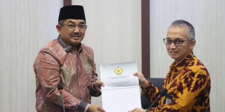 Fokus Transparansi dan Akuntabilitas, Bupati Tanjab Barat Hadiri Pemeriksaan Interim LKPD 2025
