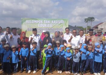 Guna Perkuat Ketahanan Pangan Sejak Dini, Poktan Kasturi Hadirkan 500 Anak PAUD untuk Tanam Jagung