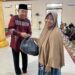 Bukber di Masjid Nurul Huda, Ketua DPRD Hamdani Serahkan Sembako untuk Warga Kampung Baru