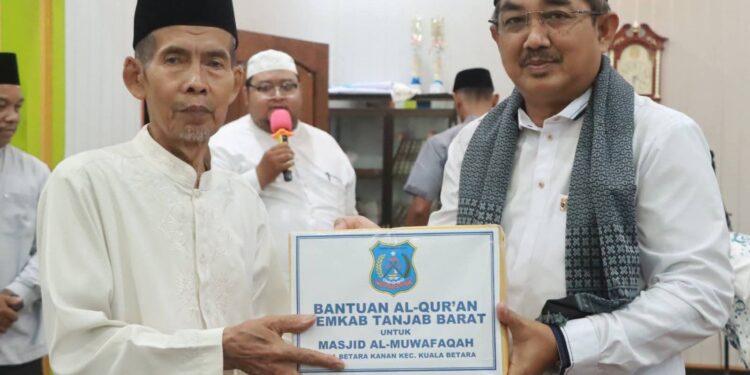 Safari Ramadan Pemkab Tanjab Barat, Anwar Sadat Paparkan Pembangunan dan Salurkan Bantuan Sosial