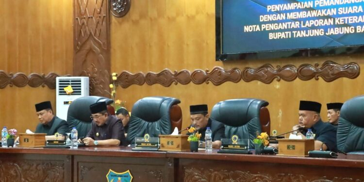 Bupati Anwar Sadat Hadiri Paripurna, DPRD Sampaikan Pemandangan Umum Fraksi atas LKPJ 2025