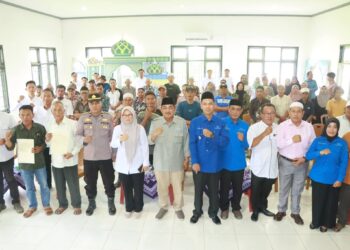 Perkuat Kepastian Hukum, Bupati Anwar Sadat Bagikan Puluhan Sertifikat Tanah