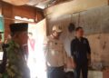 Bupati Tanjab Barat Serahkan Bantuan dan Tinjau Bedah Rumah, Warga Terharu