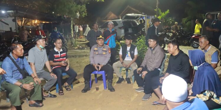 Bupati dan Anggota DPRD, Lukas Cholikul R Tinjau Dampak Kebakaran Teluk Nilau, Fokus Pemulihan Warga
