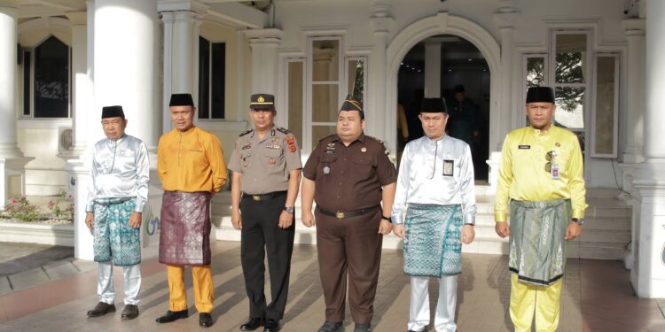 DPRD Tanjab Barat Komit Perkuat Pendidikan, Hamdani Hadiri Upacara Hardiknas 2026