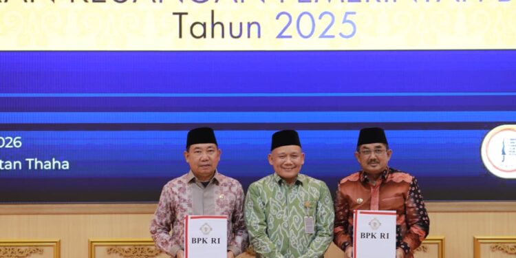 Bupati dan Ketua DPRD Tanjab Barat Kembali Raih WTP Ke-8 Berturut-turut