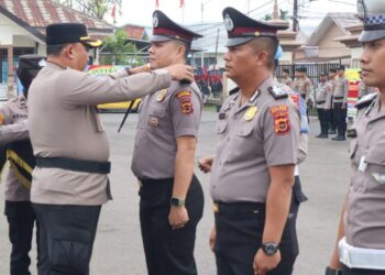 Kapolres Tanjab Barat Pimpin Upacara Kenaikan Pangkat, Dorong Personel Lebih Profesional dan Humanis