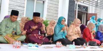 Rabu Berkah,TP PKK Provinsi Jambi dan Dinas Pendidikan Bagikan Sarapan Bergizi untuk Masyarakat