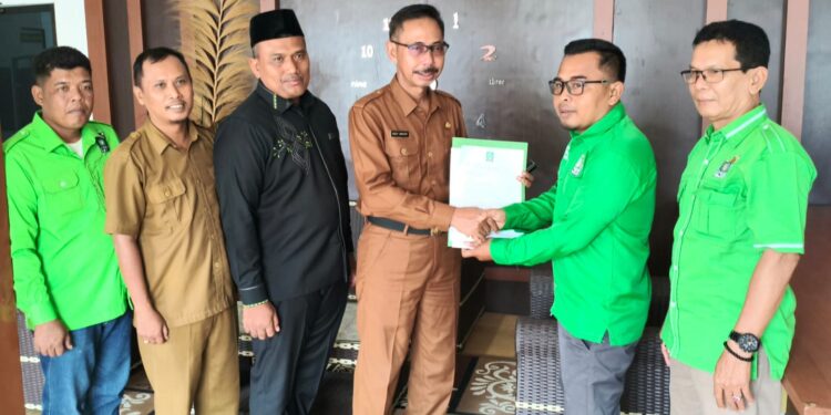 DPC PKB Tanjab Barat Serahkan SK Kepengurusan Baru ke Kesbangpol