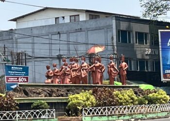 ISPU di Jambi Semakin Mengkhawatirkan, Patung Penarinpun Dipasangi Masker