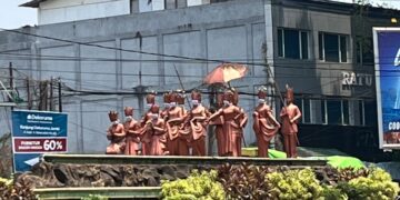 ISPU di Jambi Semakin Mengkhawatirkan, Patung Penarinpun Dipasangi Masker