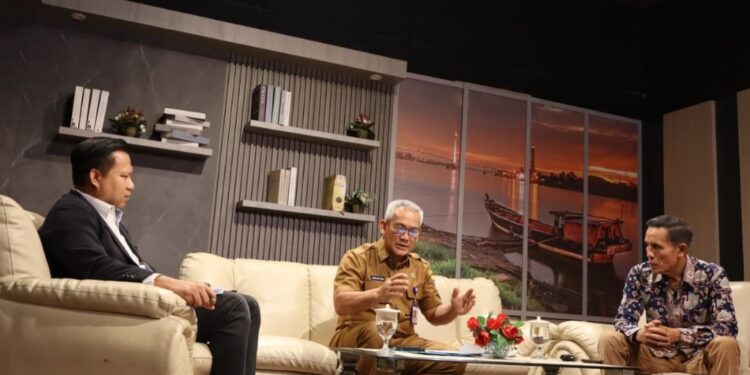 Plt Kadis Kominfo dan Wartawan Senior Bahas Literasi Digital di TVRI Jambi